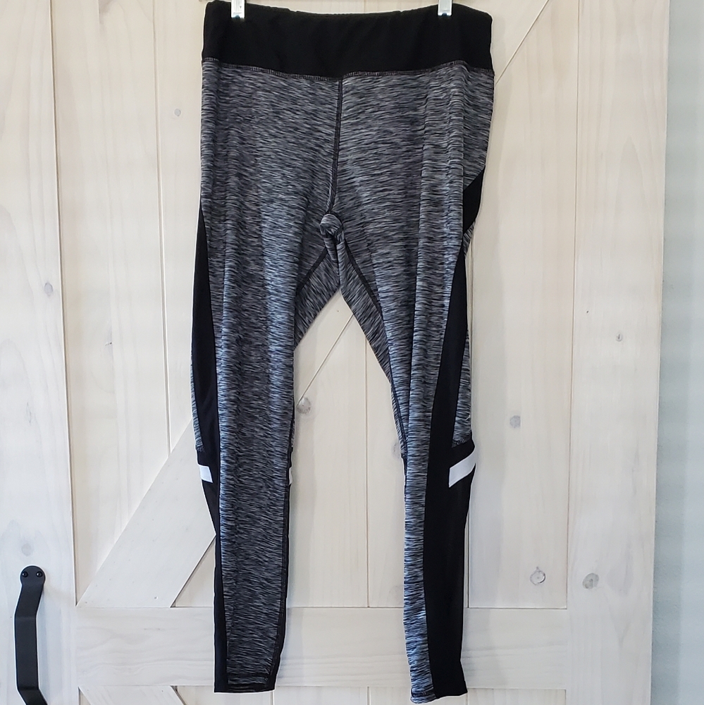 Gray & Black Women's Performance Leggings